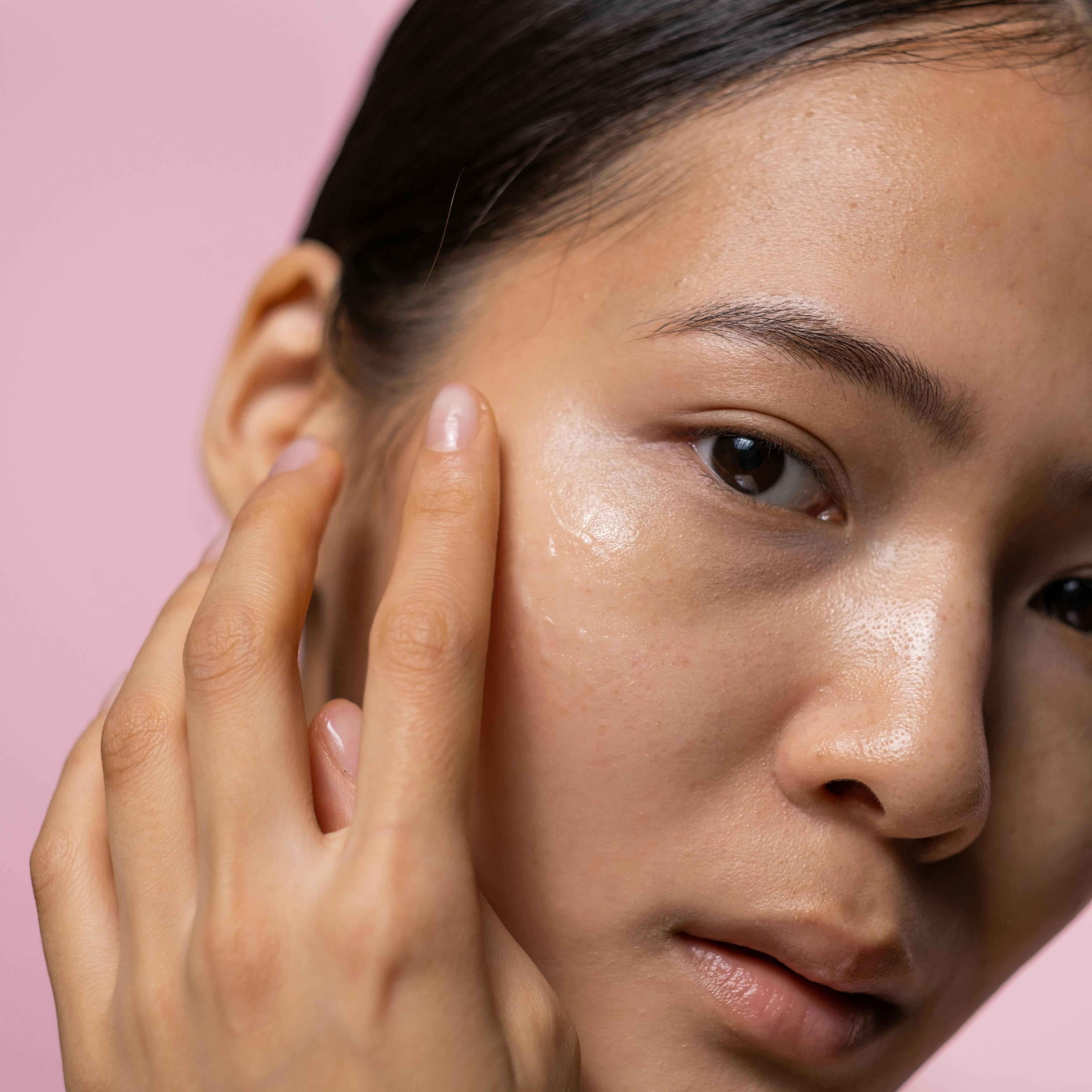 Ring, Ring! Spilling the Tea on Retinol vs. Retinoids