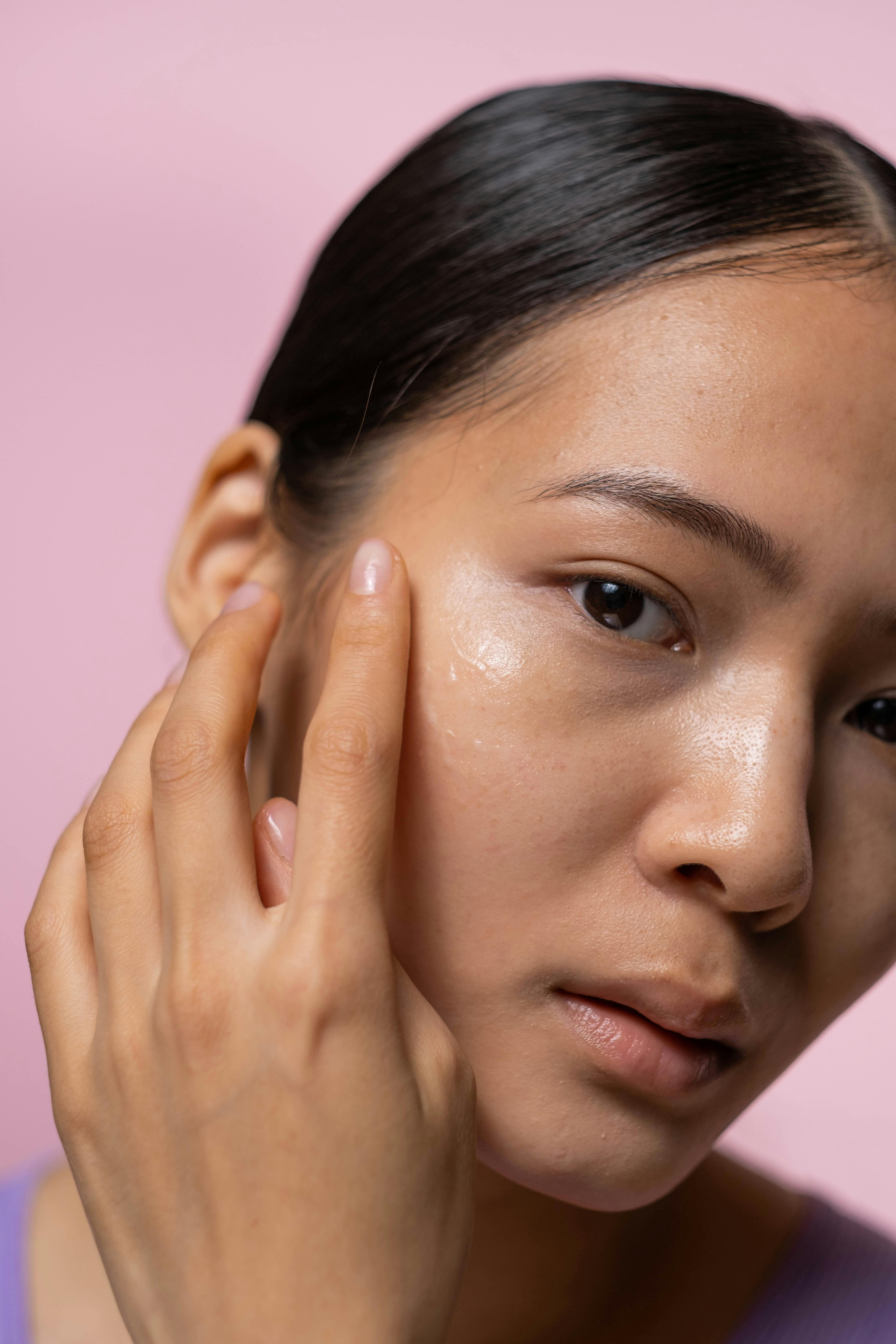 Ring, Ring! Spilling the Tea on Retinol vs. Retinoids