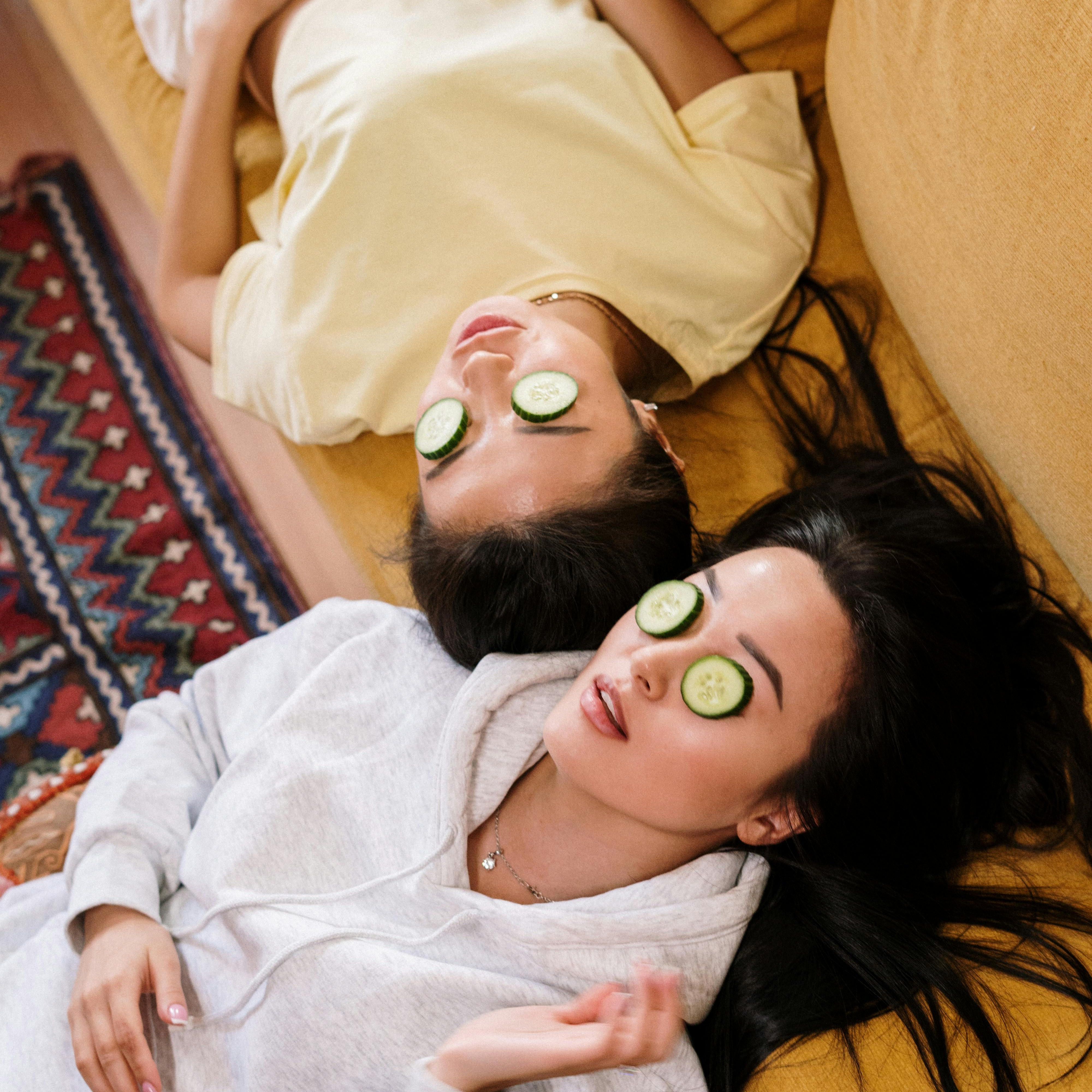 Tretinoin vs. Retinol: The Ultimate Sibling Rivalry