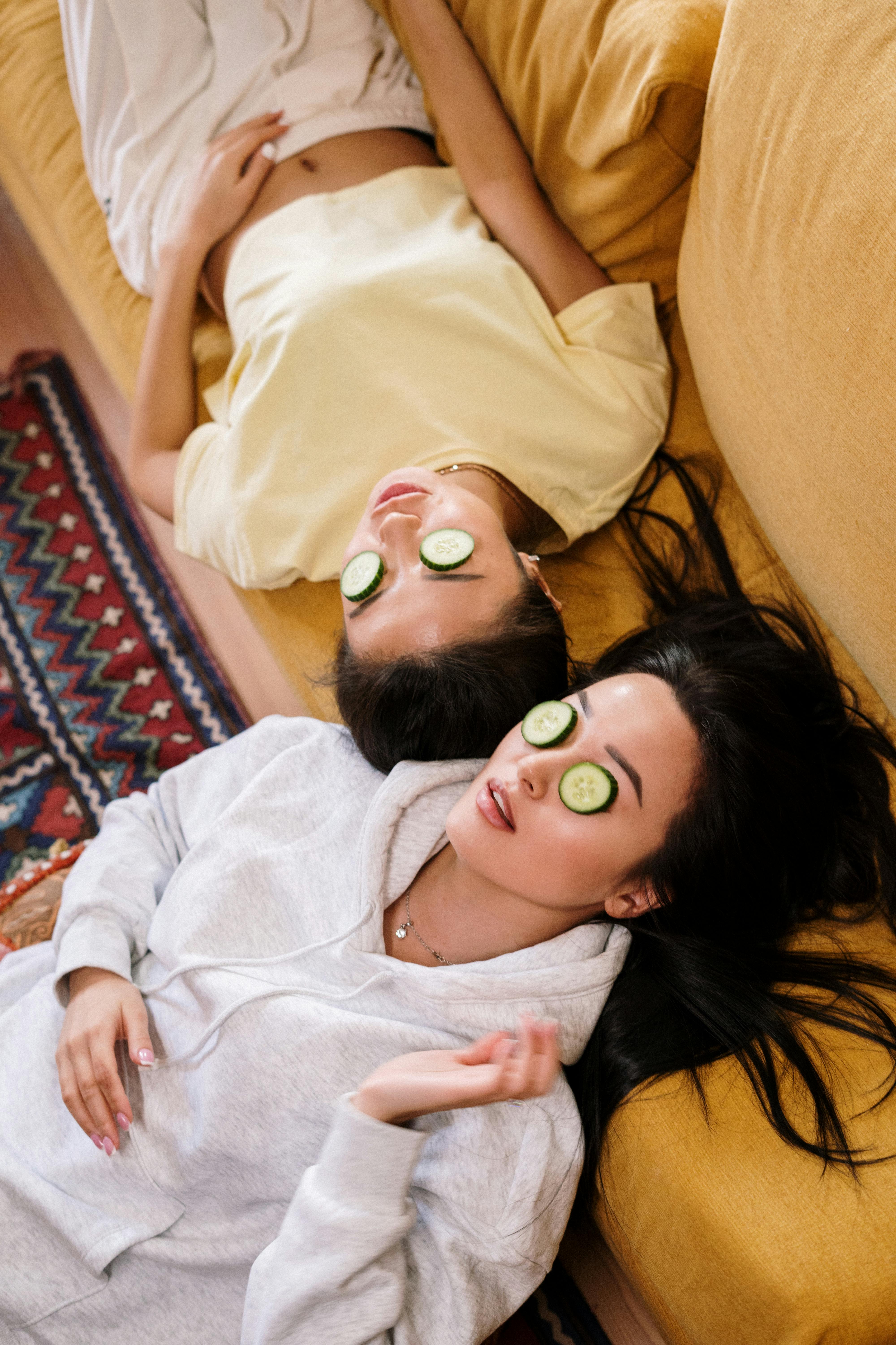 Tretinoin vs. Retinol: The Ultimate Sibling Rivalry