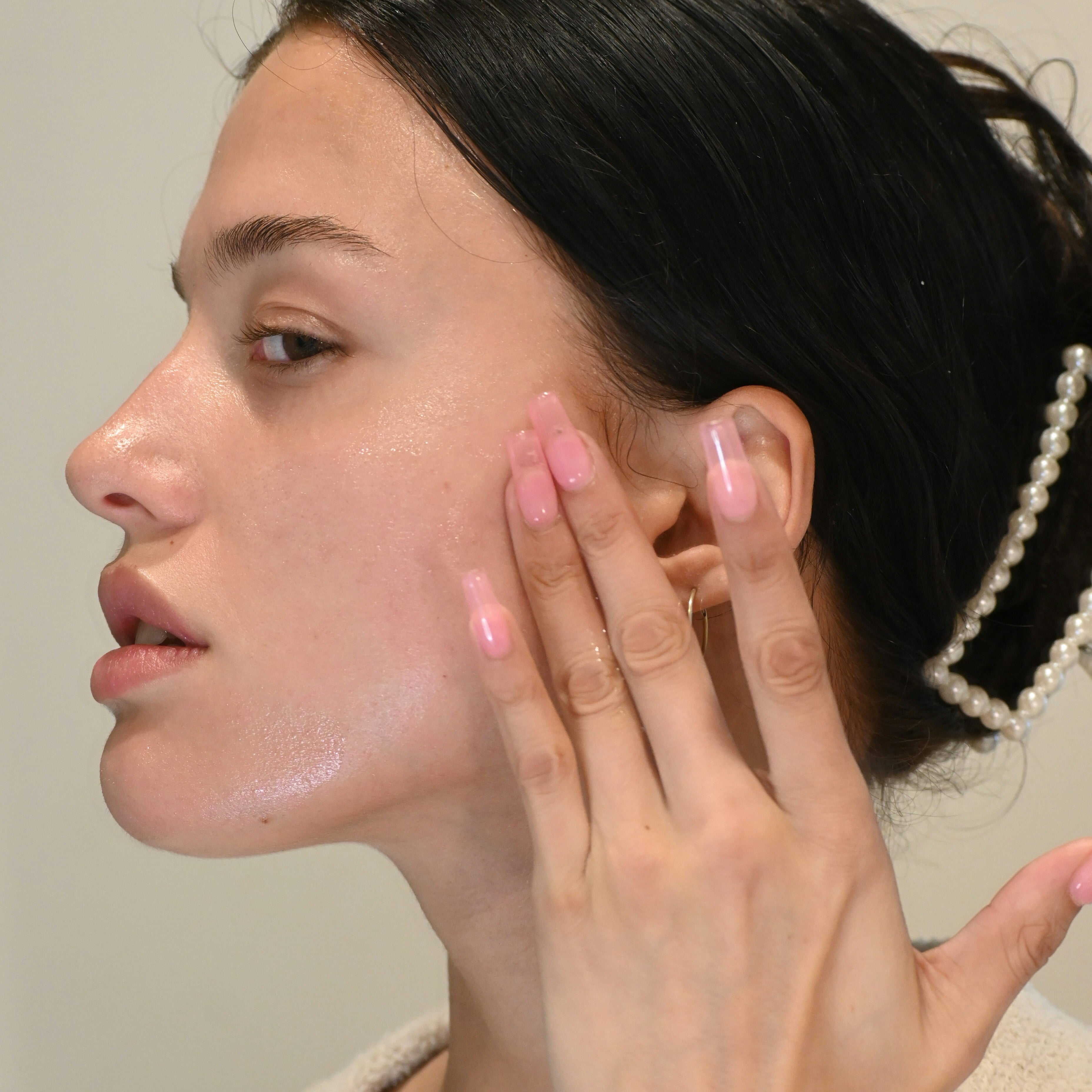 Ring, Ring! Spilling the Tea on Retinol vs. Retinoids