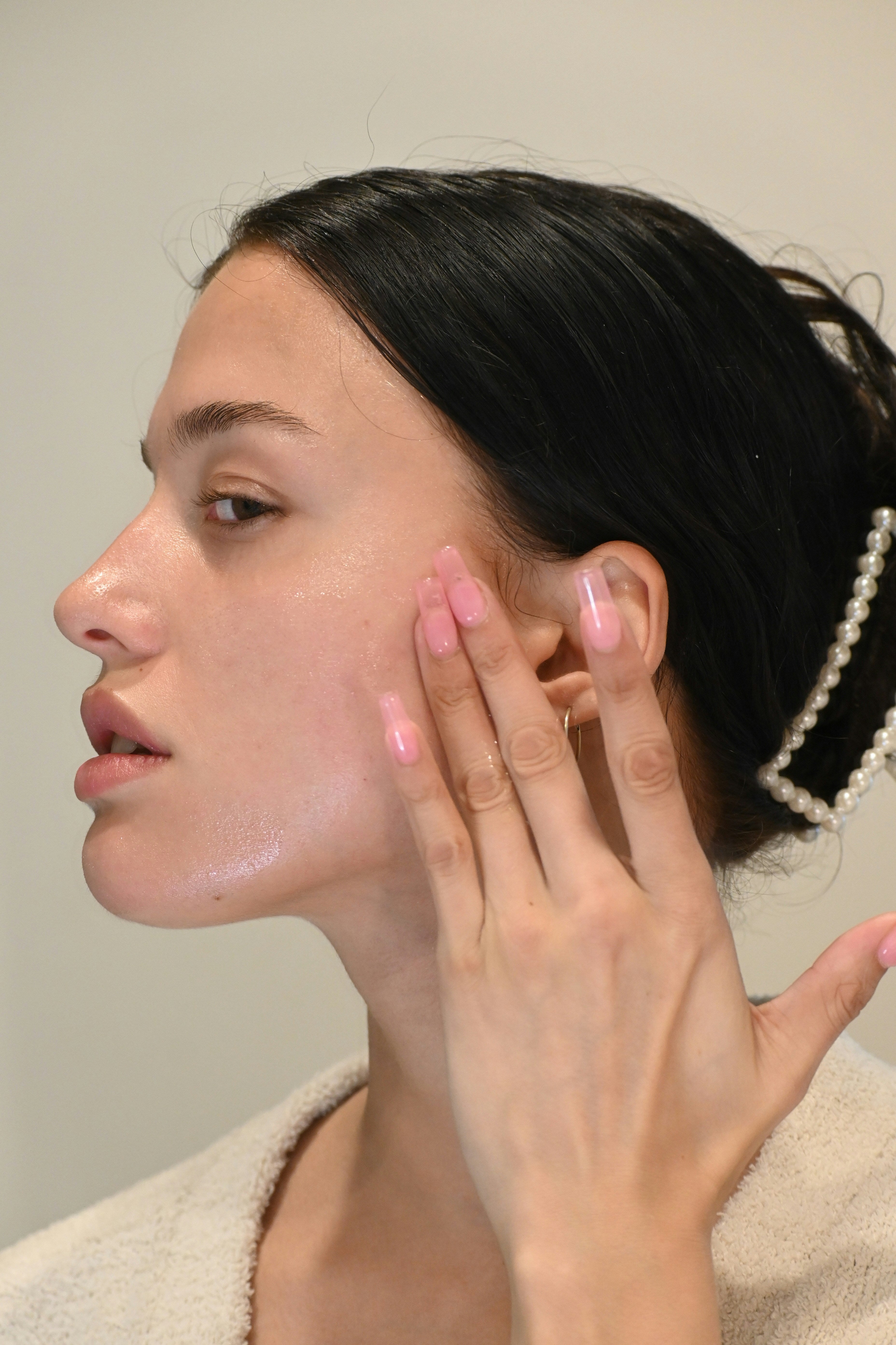 Ring, Ring! Spilling the Tea on Retinol vs. Retinoids